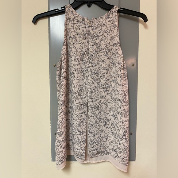 Light Pink/Cream Top w Black Floral Design - Picture 6 of 7